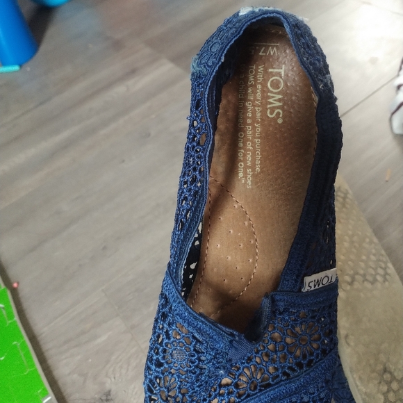 Toms - Picture 4 of 4